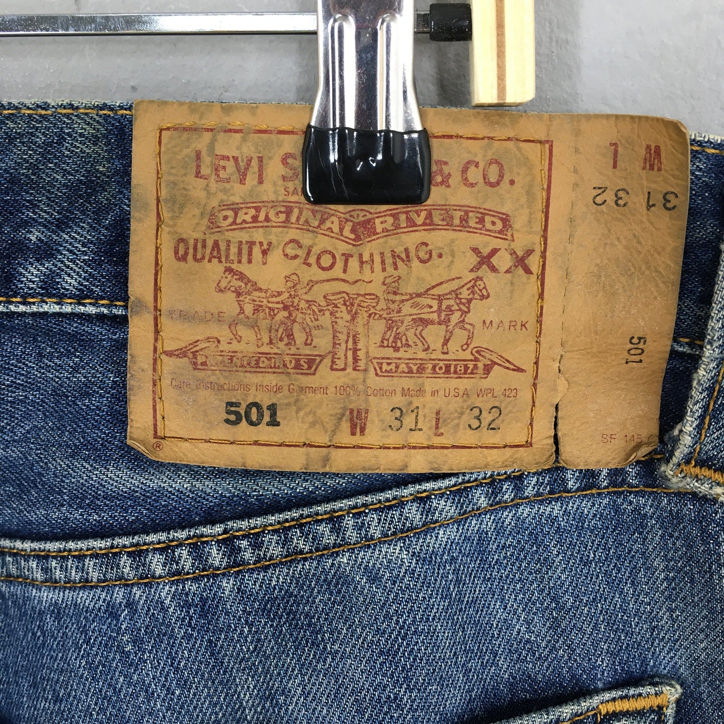 Levi's 501 Faded Blue Light Wash Jeans Size 30x32.5