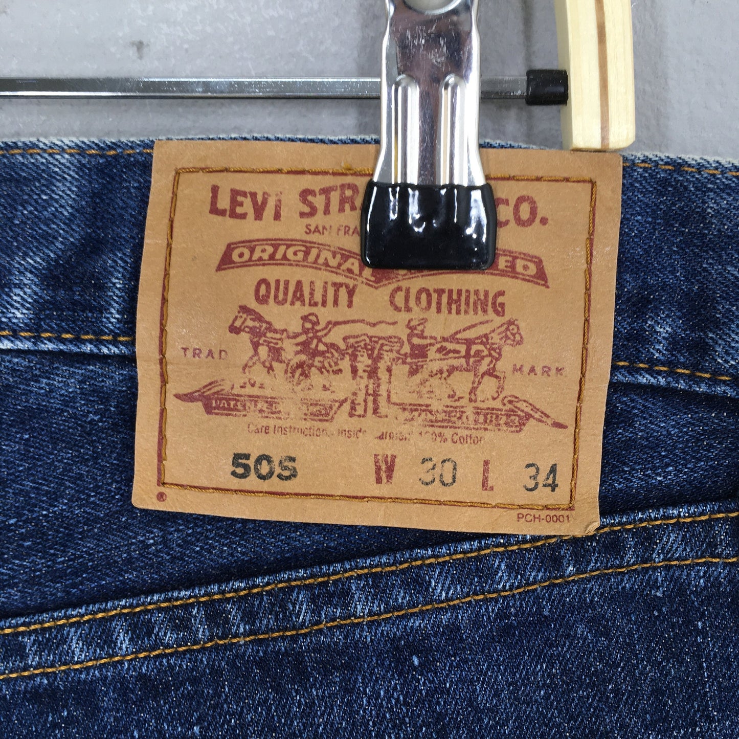 Levi's 505 Faded Blue Stonewash Jeans Size 28x33