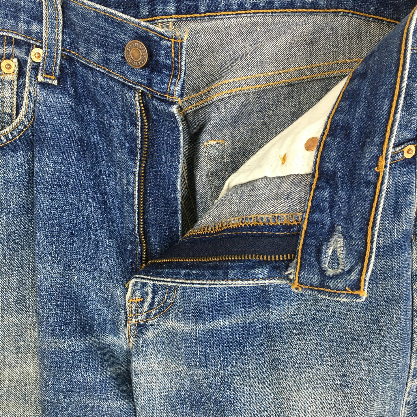 Levi's 505 Faded Blue Light Wash Jeans Size 31x29.5