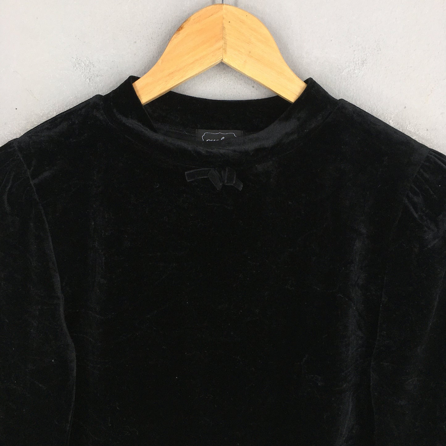 Women Cropped Velvet Black T shirt XSmall